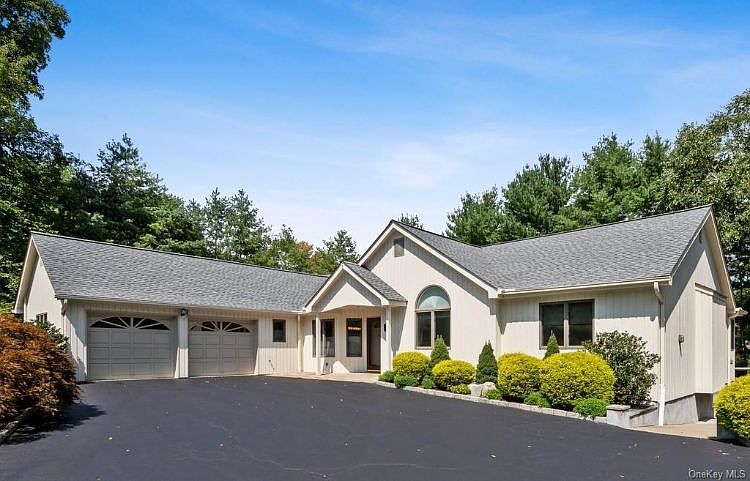 1st image of 225 Briarwood Dr