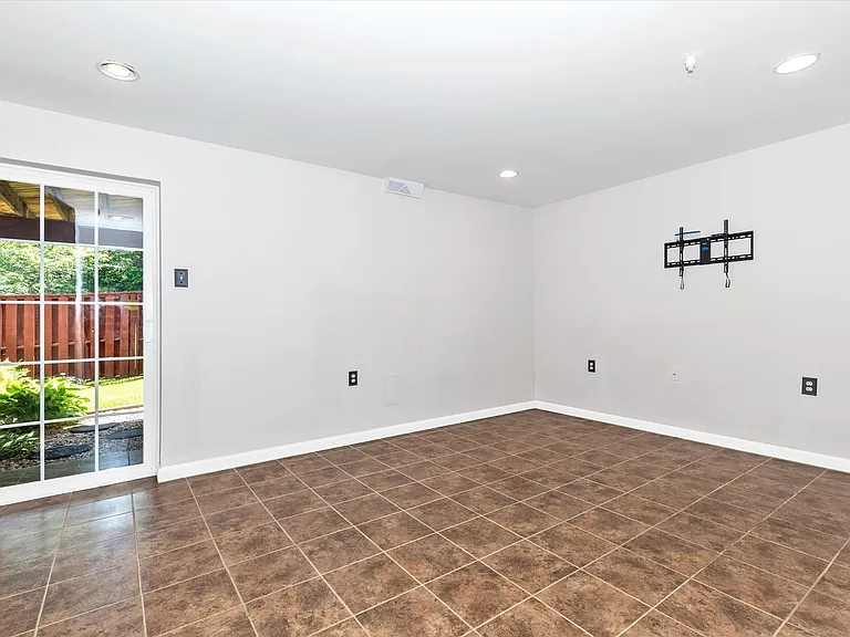 5621 Queen Anne Ct — Photo 34