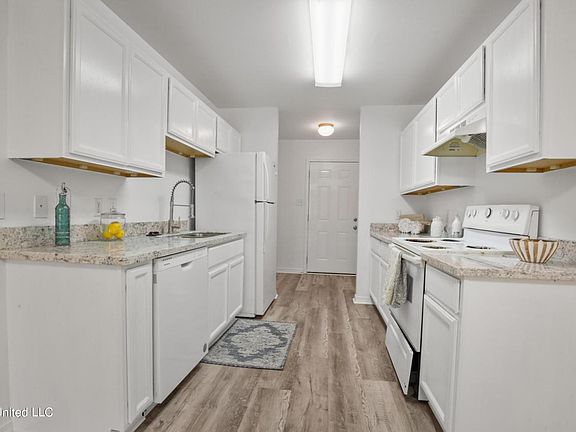 3rd image of 17292 Avondale Cir #D