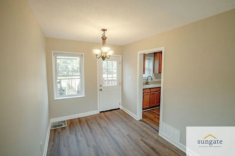 3 bed, 1.0 bath, 736 sqft, $1,475 — Photo 2