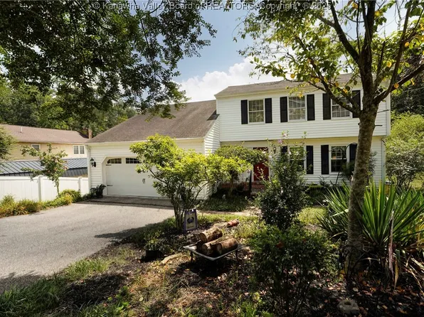 5334 Luray Ln, Cross Lanes, WV 25313