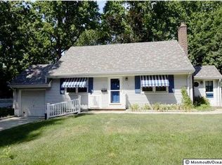 9 Shoreland Ter, Middletown, NJ 07748