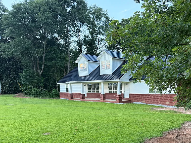 202 Sanford Rd #202 — Photo 1