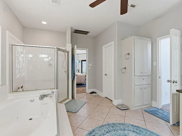 108 Somerton Dr — Photo 10