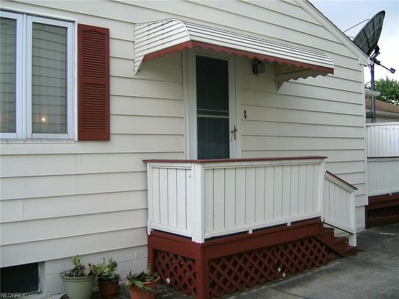 2nd image of 926 Bowman St