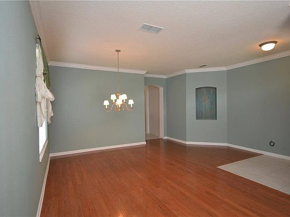 4th image of 100 Covent Ln