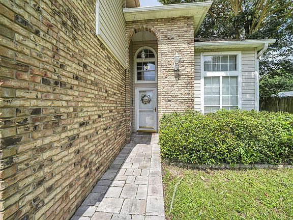 5th image of 1068 Windmill Dr NE