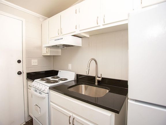 5th image of 4704 Lynn Ln