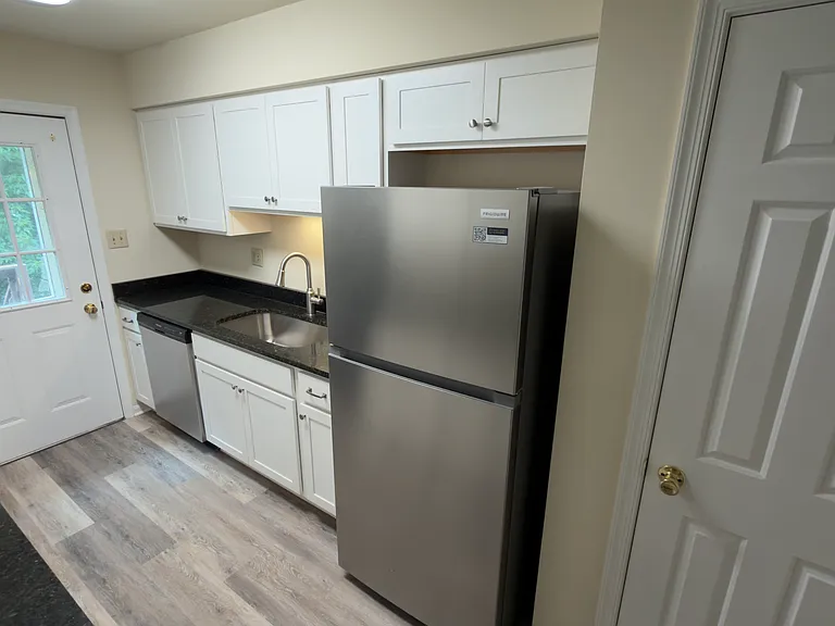 303 Green St #2 — Photo 17