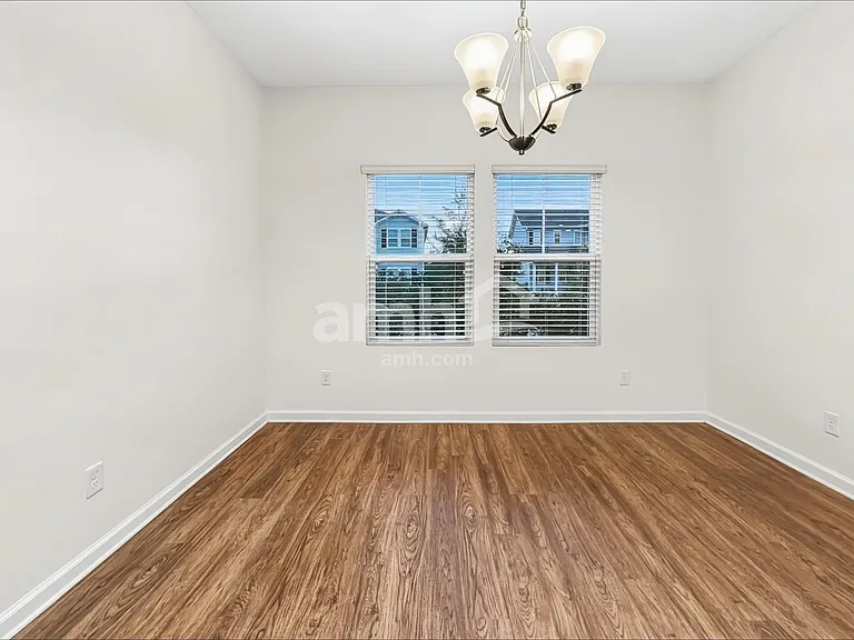 319 Crabapple Cir — Photo 5