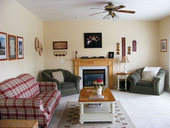 Family room, Main floor