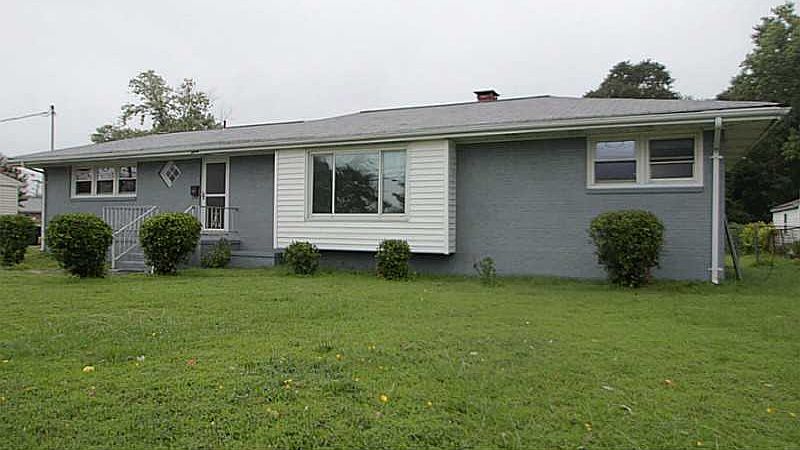 1st image of 11 Lakeshore Dr