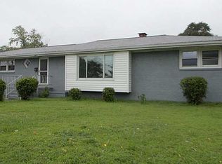 11 Lakeshore Dr, Newport News, VA 23608