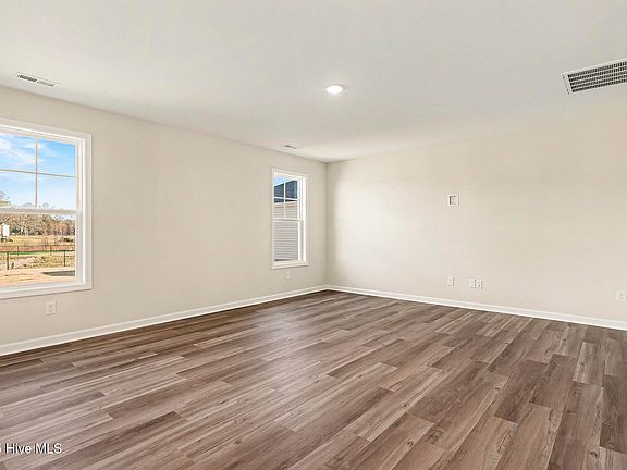 4th image of 21 E Emily Gardens Drive