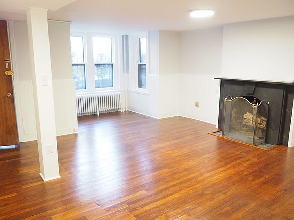 Bright living room with lots of light
