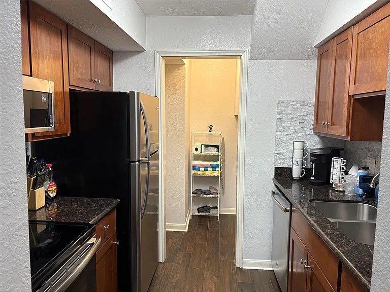 732 Memorial Mews St #A — Photo 13