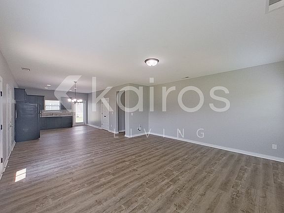 4th image of 30 Hawk Ln