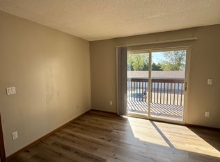 2420 Park Ave APT 17, Muscatine, IA 52761