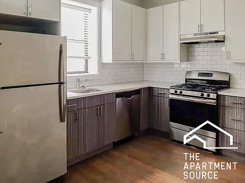 2341 N Rockwell St #2 Photo 1