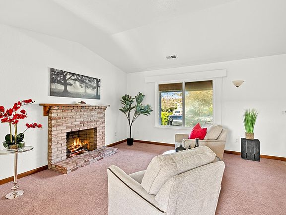 2nd image of 1121 Pippin Circle