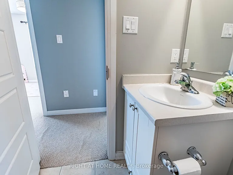 165 Hampshire Way #61 — Photo 35