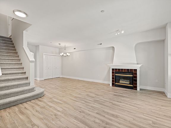 5th image of 18275 NE 97th Way Unit 102