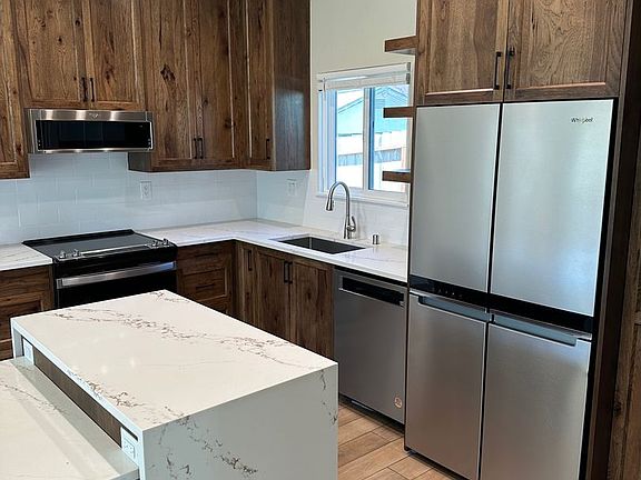 5th image of 372-384 E 8th Ave #372-1