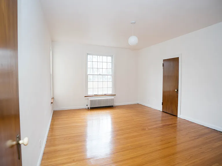 2399 Robinwood Ave — Photo 6