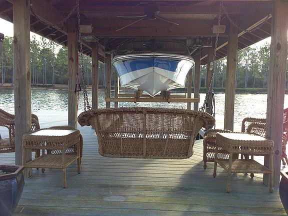delux boat lift