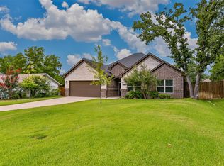 110 Iriquois Dr, Lake Kiowa, TX 76240