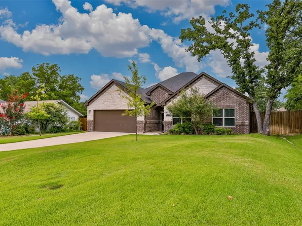 110 Iriquois Dr, Lake Kiowa, TX 76240