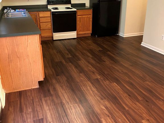 3rd image of 670 Sherard Cir