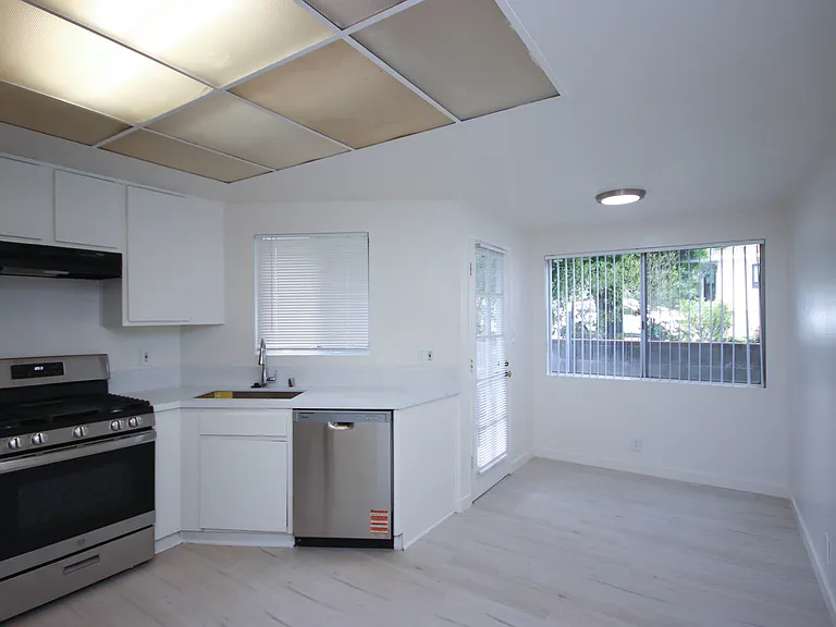 122 N Primrose Ave #A — Photo 6