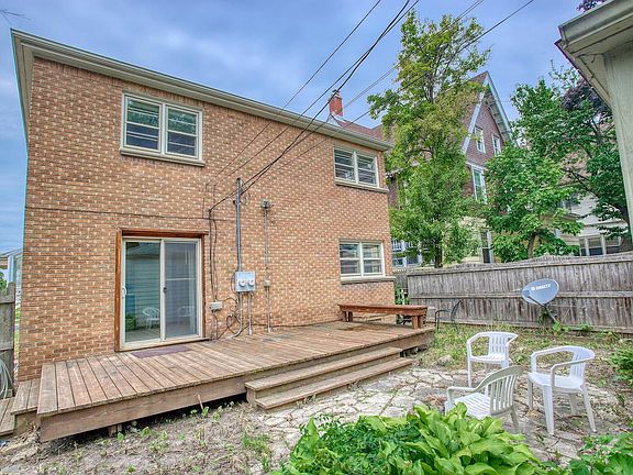 3rd image of 2900 N Farwell Ave #2902