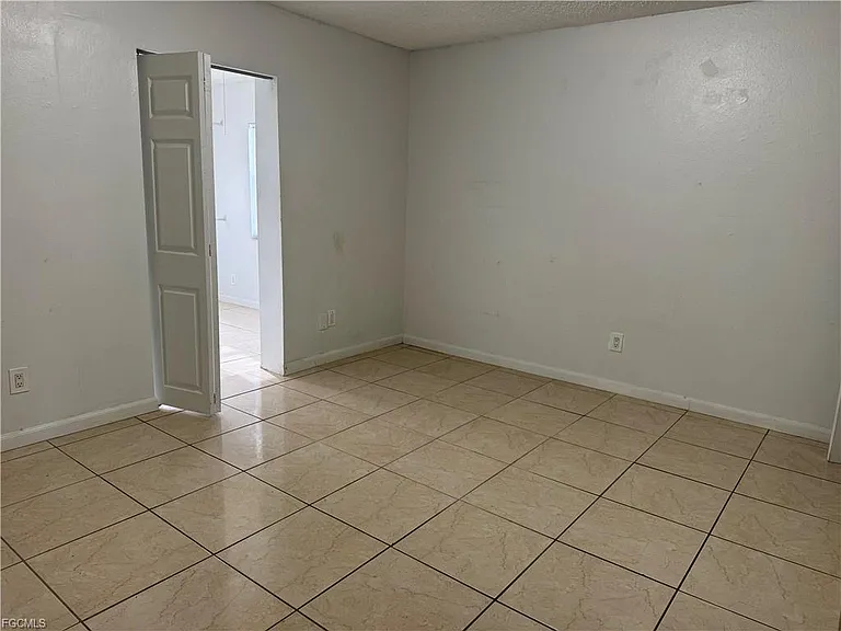2328 Country Club Blvd — Photo 5