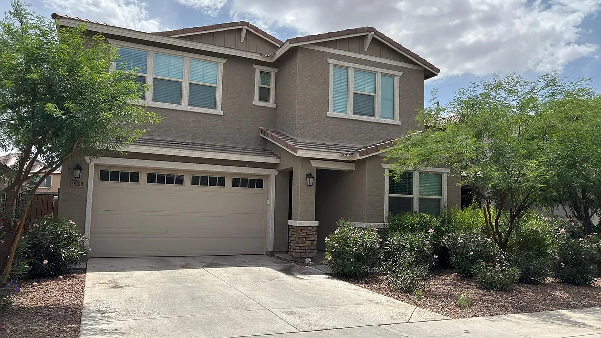 Front View - 9325 W Heatherbrae Dr