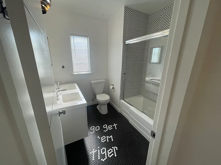 5959 Troost Ave — Photo 14
