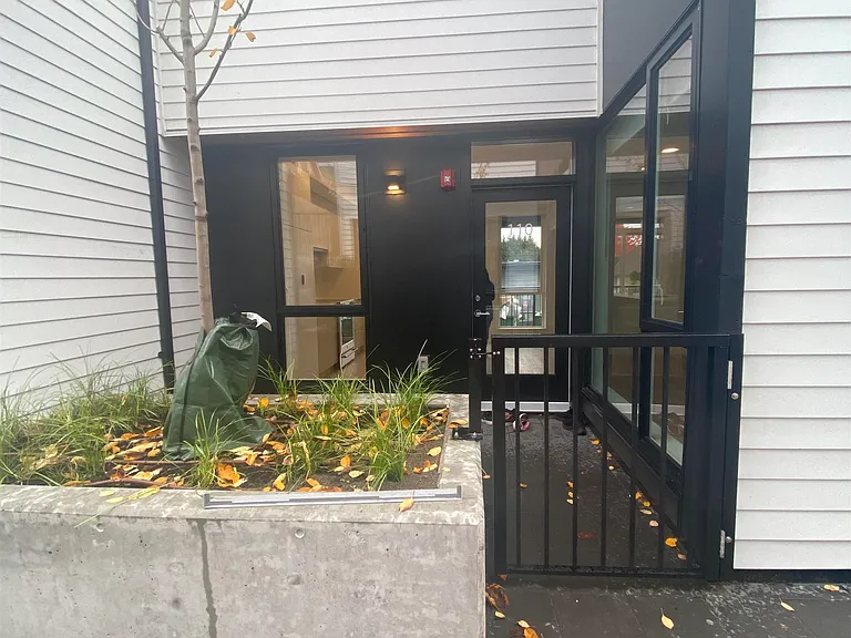 1306 Laval Sq — Photo 16