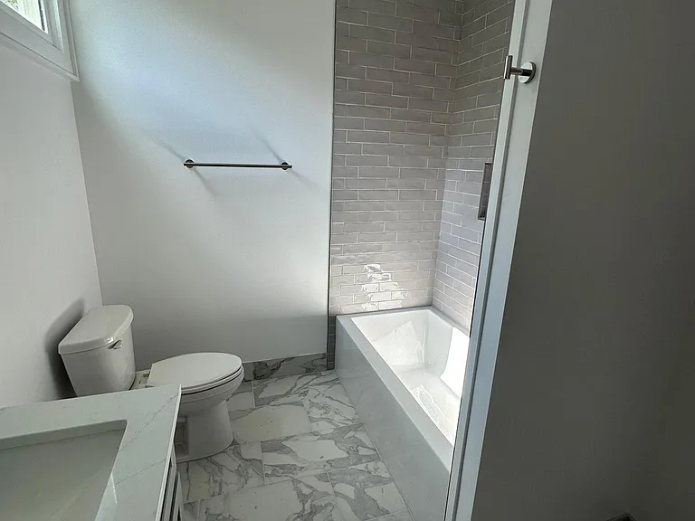 4502 Prytania St — Photo 10