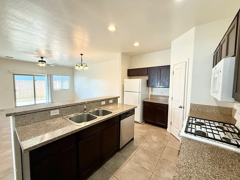 8195 E Ashley Dr — Photo 5
