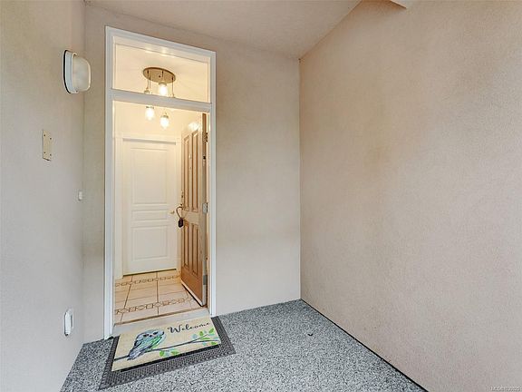 4th image of 75 Songhees Rd #104