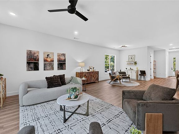 4th image of 15 Saint Asaph Dr