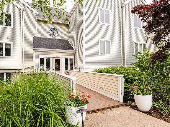 2nd image of 1804 Lakeshore Dr APT 15
