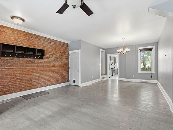 5th image of 339 E Chestnut St
