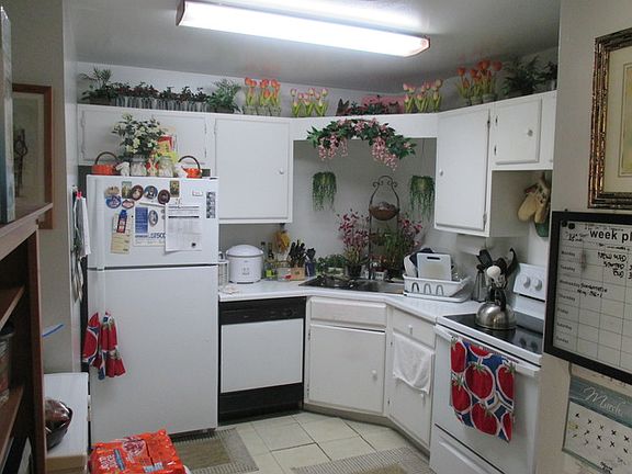 3rd image of 5450 Astor Ln Unit 103
