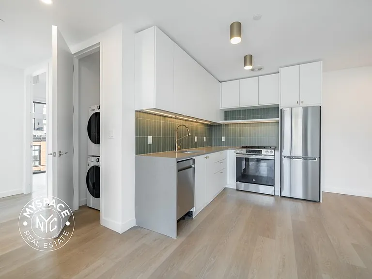 527 Grand Ave #105 — Photo 2