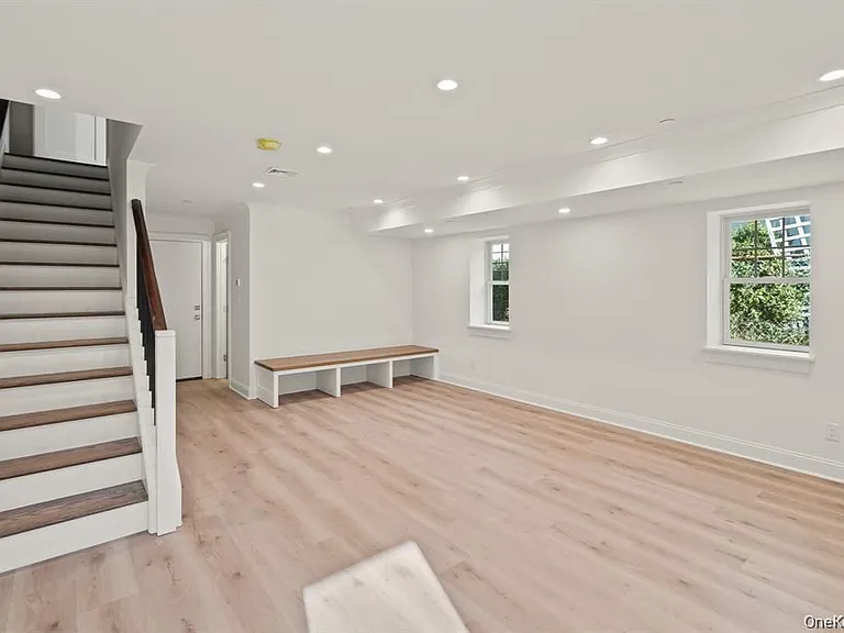 31 Maple Ave — Photo 12