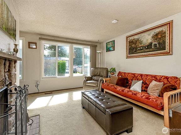4th image of 7703 192nd Avenue E