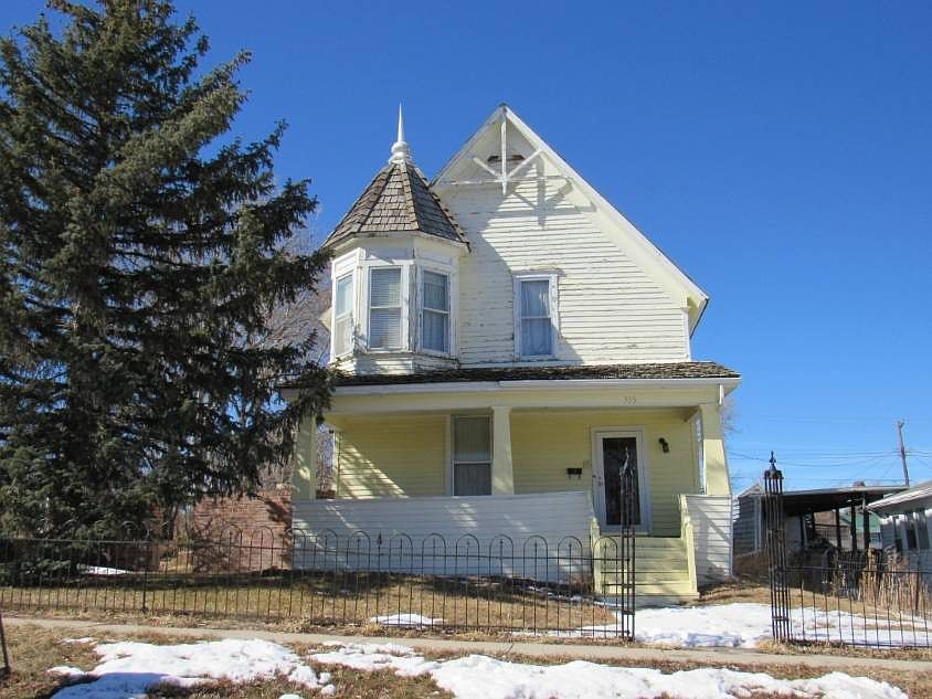 335 Mears St, Chadron, NE 69337 Zillow