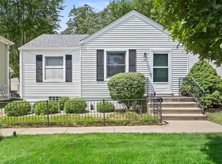 121 N Huffman St, Naperville, IL 60540